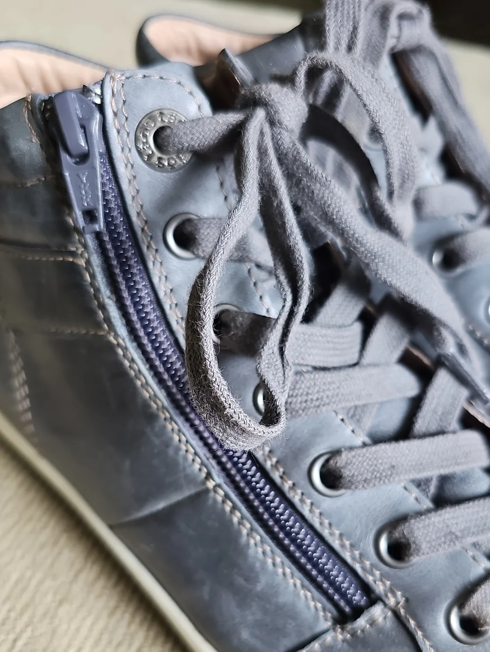 Taos, Leather Sneakers, Distressed, Insoles, Side Zipper, Gray, Womens Size 6.5